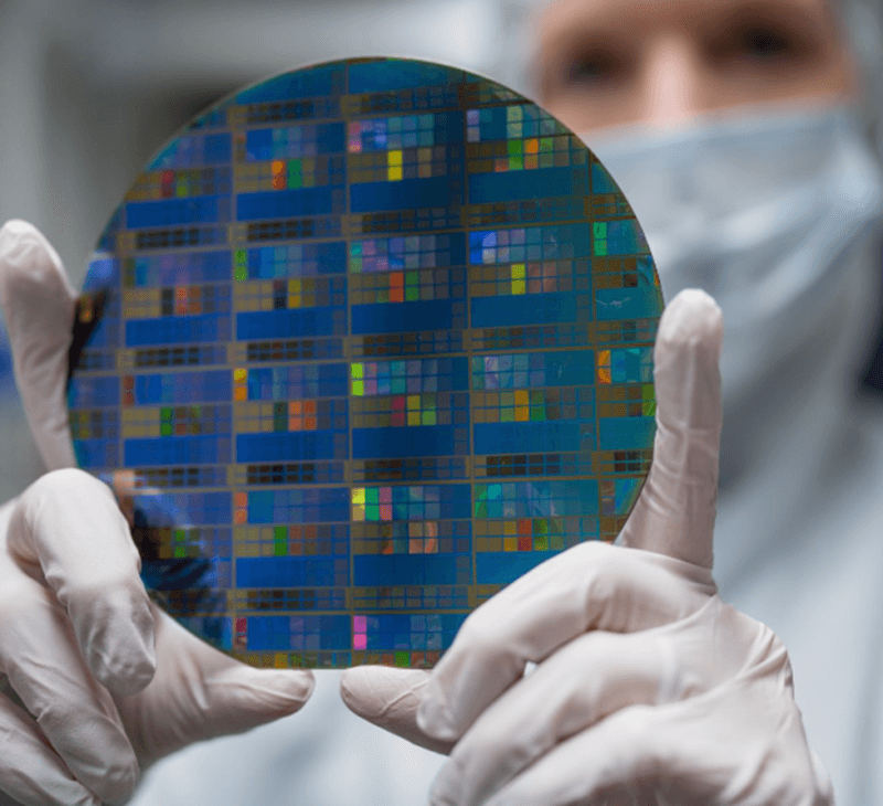 Three Nature articles in one day! IBM's error correction upgrades, processors run at much higher temperatures, and high-energy sub-particles are seen for the first time!